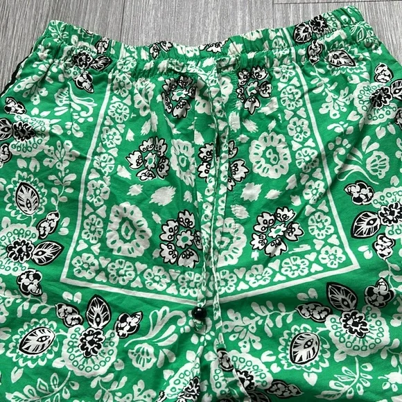 Zara Green Floral Women's Tie-Waist Shorts - Picture 3 of 6